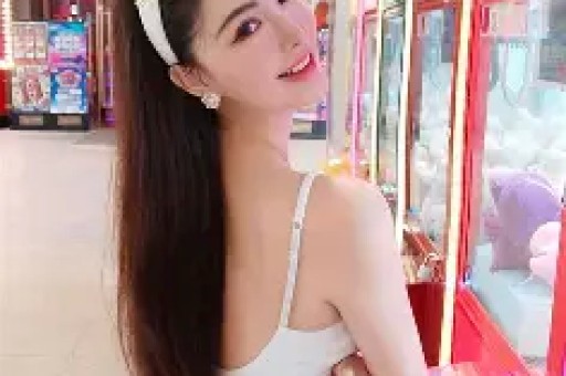 43岁范冰冰近况曝光邮轮上大秀香肩抢镜卖力宣传求机会